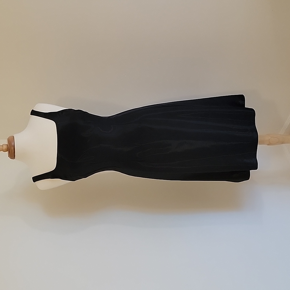 Nicole Miller Collection Elegant Black Sheath Gown Size: 6